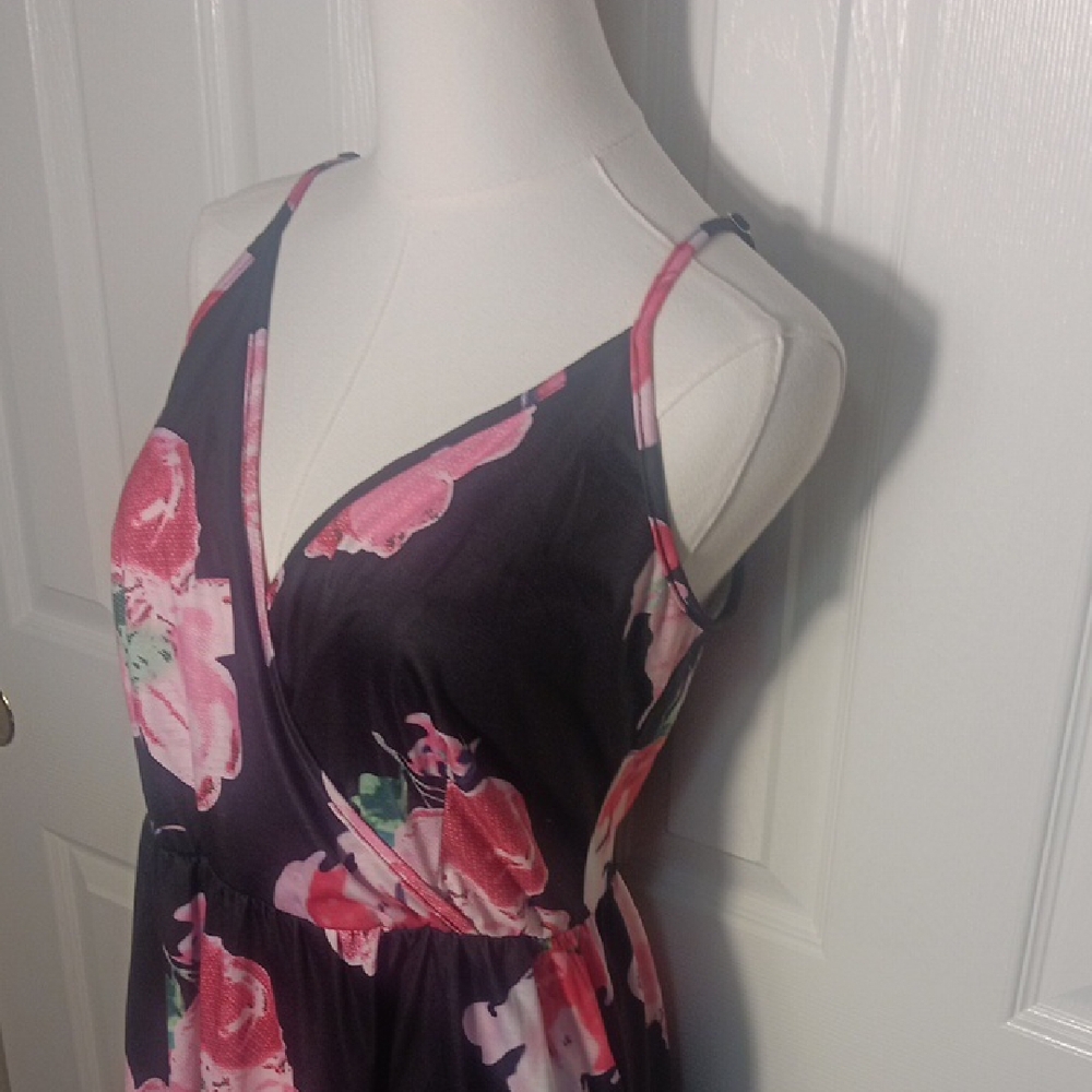 Votepretty Women's Floral V-neck Spaghetti Strap Sundress With Pockets - Picture 4 of 12